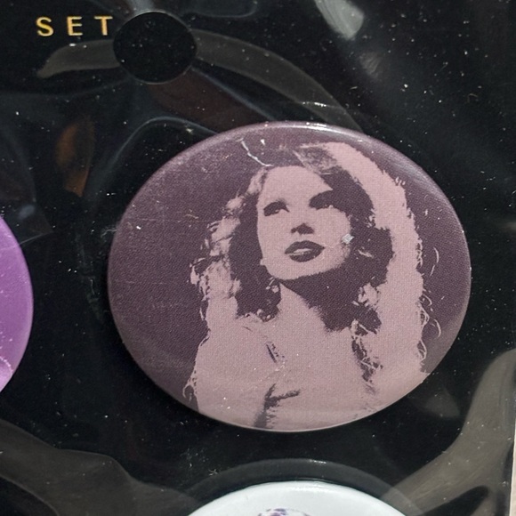 Taylor's Version Speak Now Pin Set - Picture 4 of 6